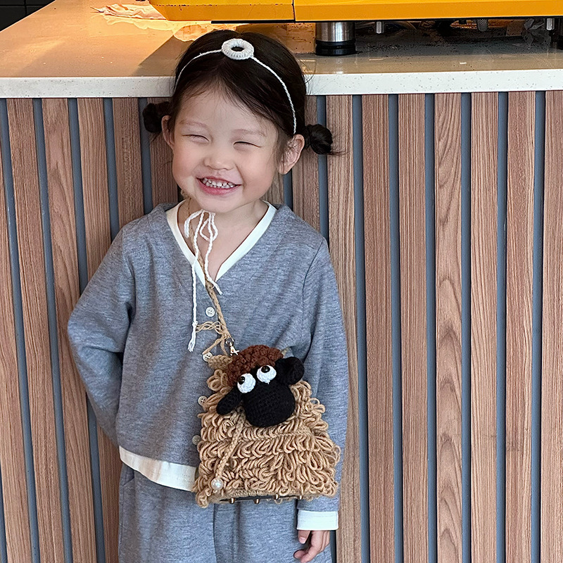 Bolso de hombro para niños y niñas japoneses, lindo y lindo bolso de mensajero para bebé cordero tejido de ganchillo 2025 nuevo bolso para niños de comercio exterior