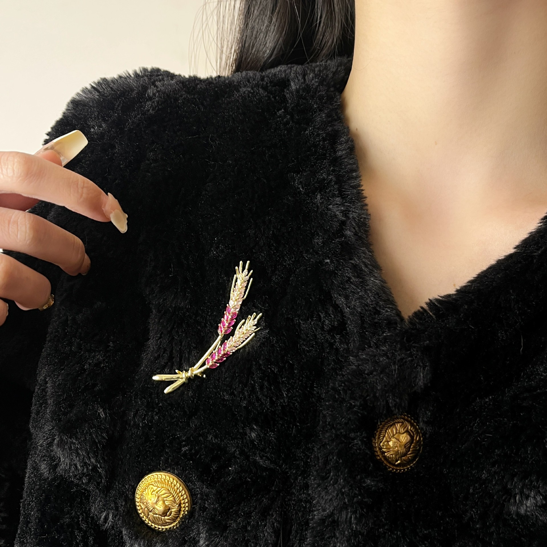 Broche d'oreille en zircon léger de luxe, style européen et américain, ornée de blé. Épingle de costume haut de gamme et raffinée, corsage tendance._voghion.com