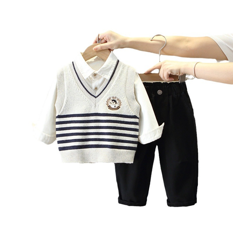 6156 Traje de primavera y otoño para niños 2025 nuevo estilo estilo occidental suéter de estilo universitario para niños chaleco de tres piezas bebé otoño