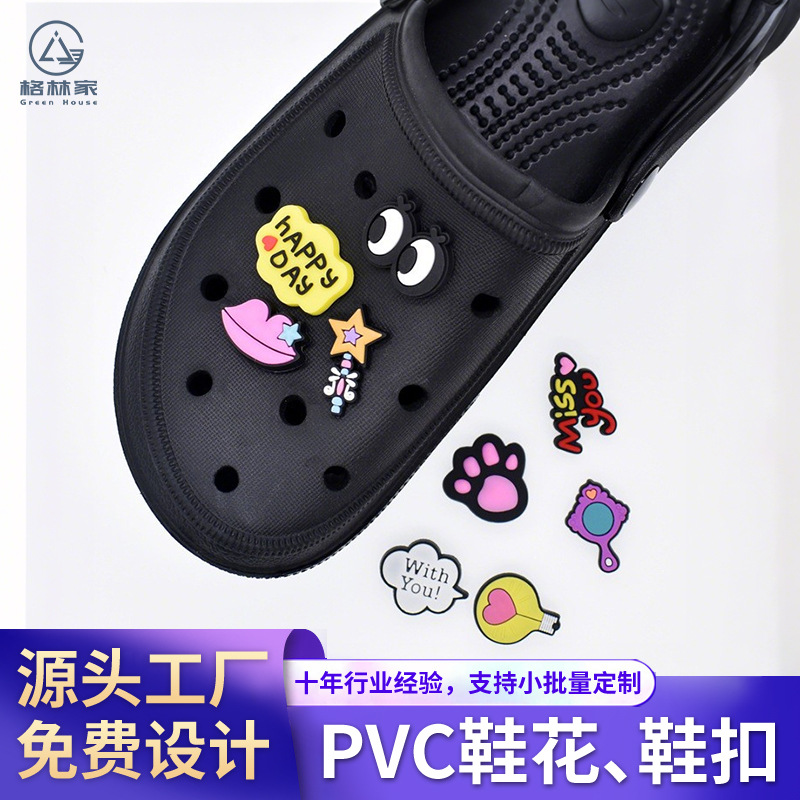 El fabricante suministra hebillas decorativas para zuecos, lindos accesorios de flores para zapatos de goma suave de PVC personalizados de anime, hebillas para zapatos versátiles para bricolaje.