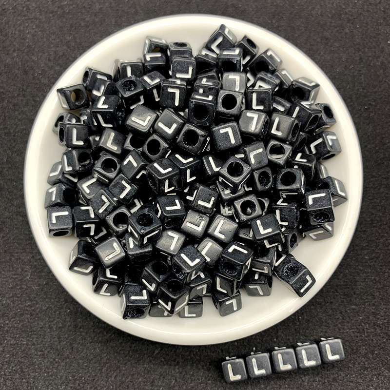 26 letras cuadradas blancas acrílicas de fondo negro inglés de una sola letra diy accesorios de beads material de beads sueltos image 18