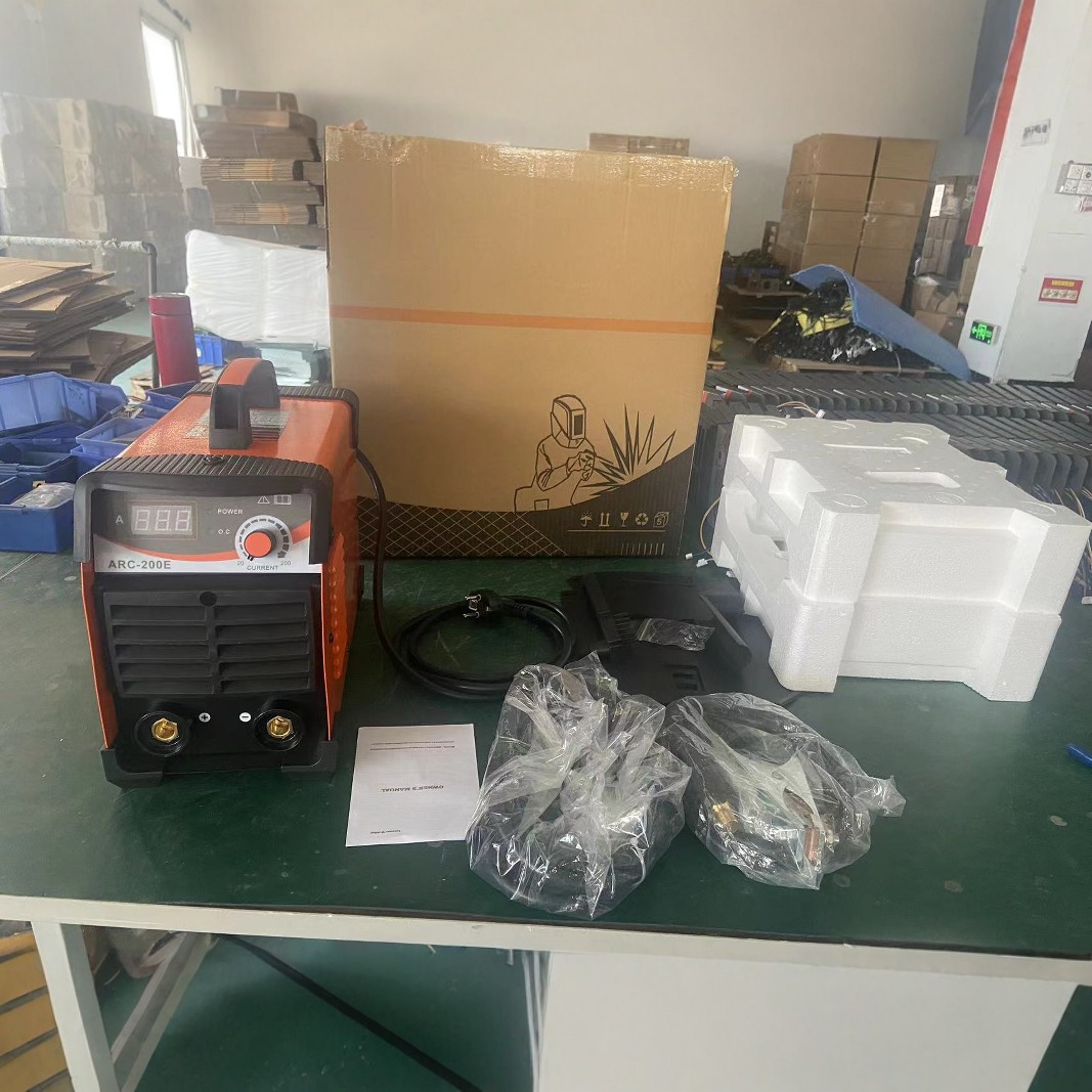 厂家直供外贸220v便携式电焊机ARC200E工业级焊机