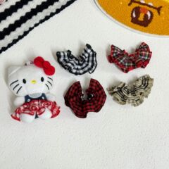 13cm自嘲熊毛绒玩偶公仔小KT格纹裙子棉花娃娃labubu学院风格子裙