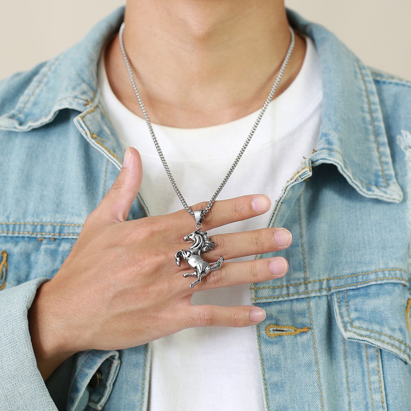 Collana con ciondolo in acciaio inossidabile con cavallo in piedi alla moda hip hop 2023 personalizzato per uomo e donna_voghion.com