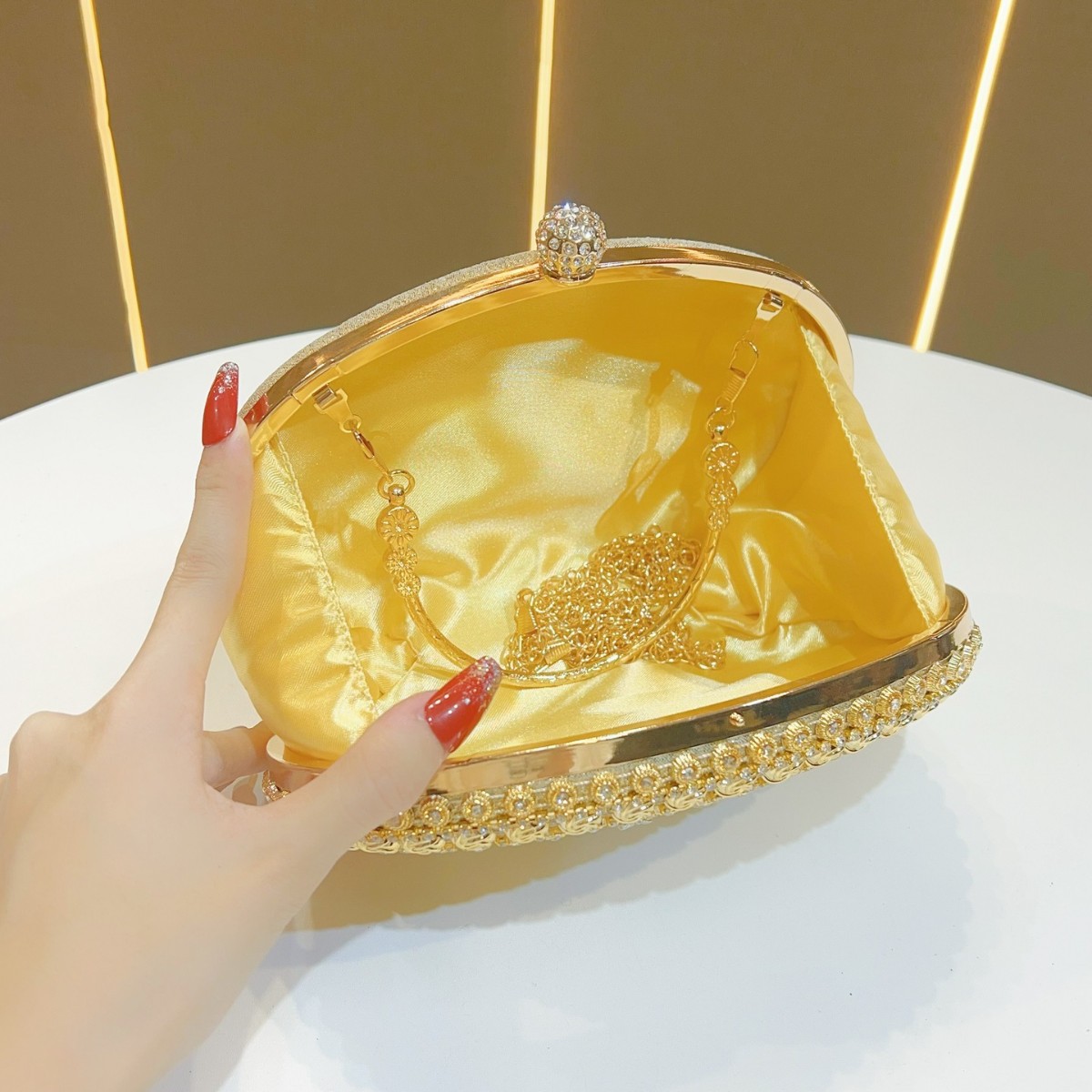 Pochette da sera per donna con strass elegante_voghion.com