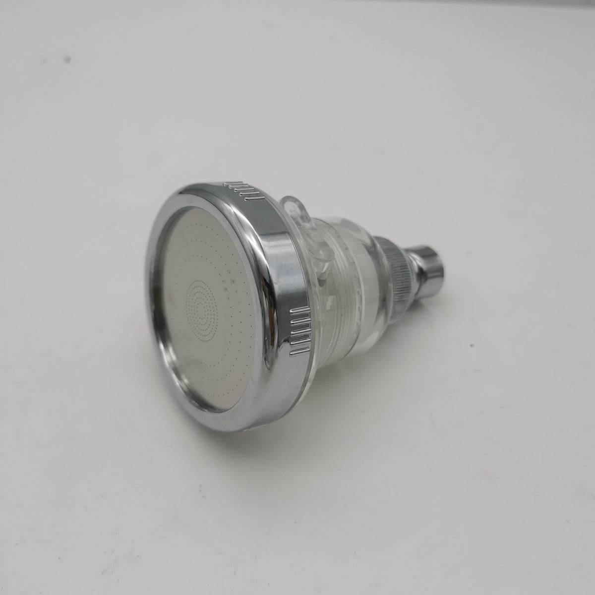 The American-style shower ceiling is equipped with a concealed 3-inch filter and a three-function pressurized small shower head for rain suppression Application Scenario