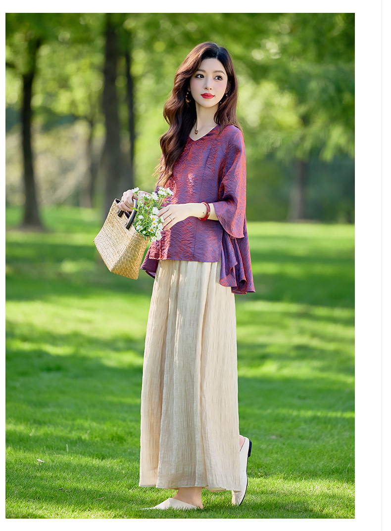 Bộ vest nữ hai mảnh gồm áo sơ mi cổ V và quần ống rộng dáng suông — Màu ảnh chi tiết 23