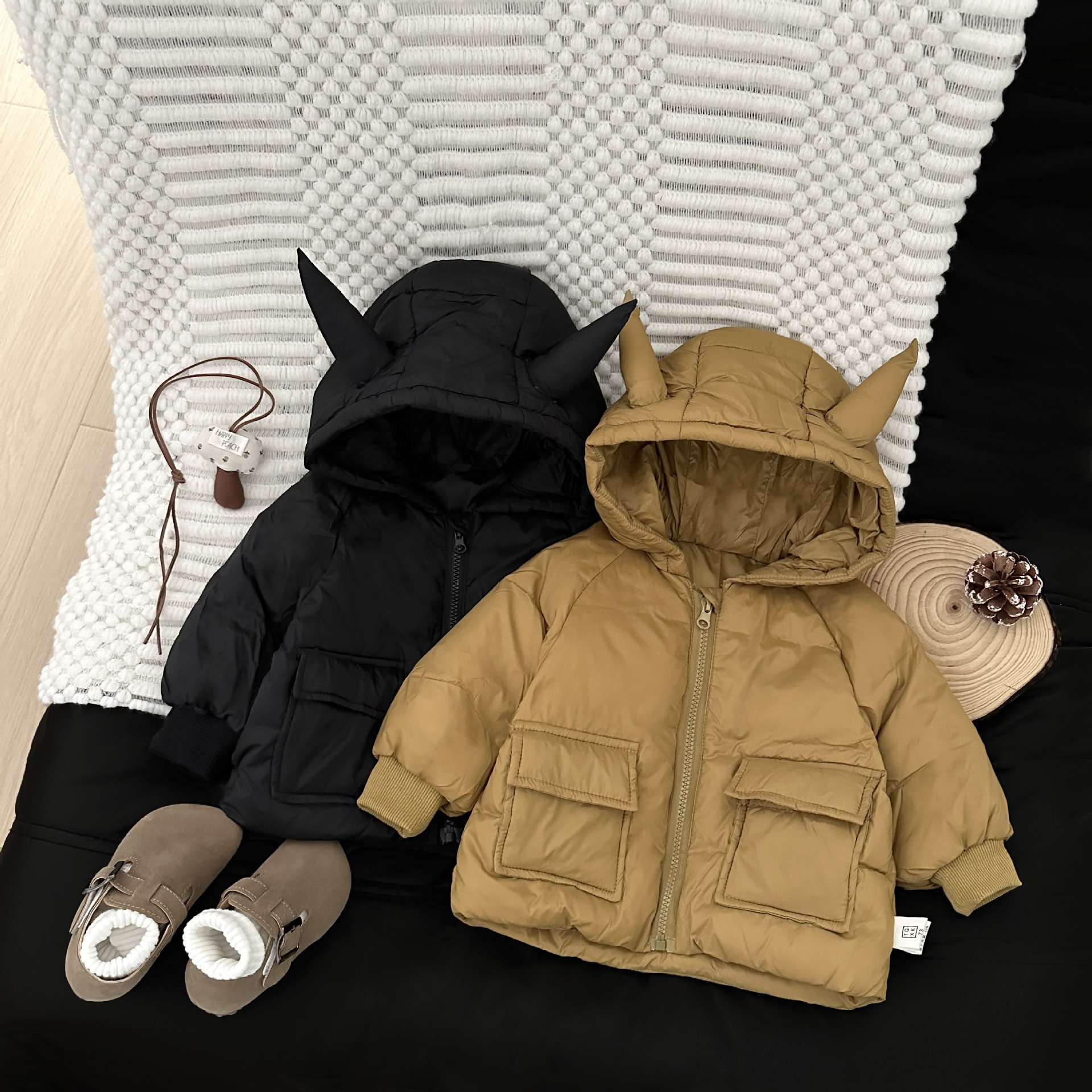 Cool and guapo chaqueta de invierno para niños 2025 nuevo bebé ropa de estilo extranjero, ropa de abrigo cálido para bebés, ropa de abrigo blanca, moda