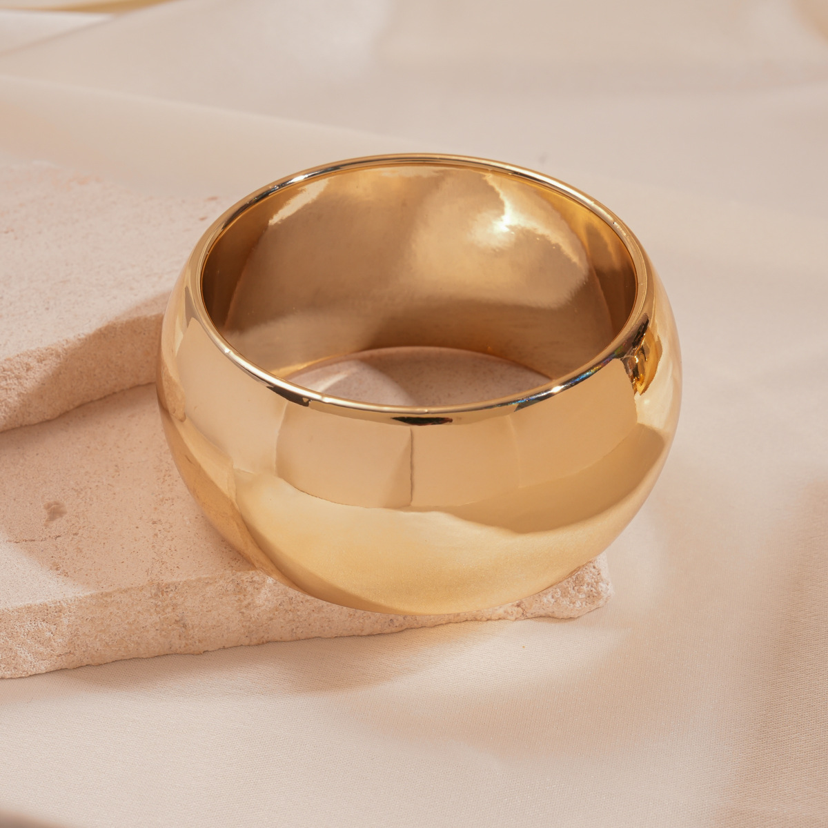 Europa y los Estados Unidos transfronterizos acrílico geométrico redondo cuadrado brazalete de corte simple personalidad exagerada nicho de alta sensación joyería image 12