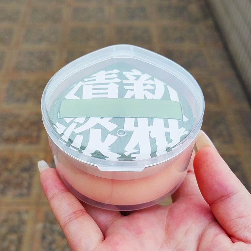 100分パフの木の大きいサイズのマシュマロのパフの空気感の乾湿の両用の粉の底液はエアクッションのパフを使います。|undefined