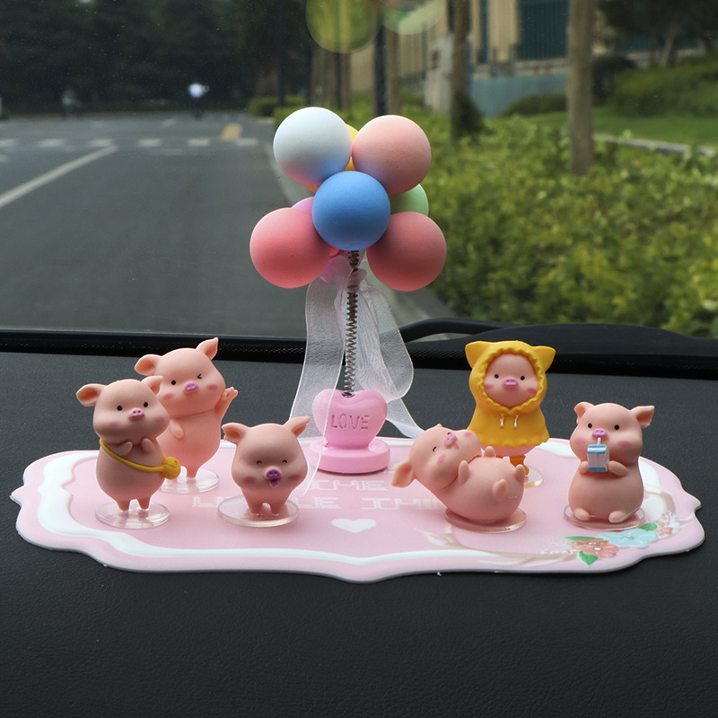 Creative car ornaments car center console figure piggy new office desktop car interior decoration supplies