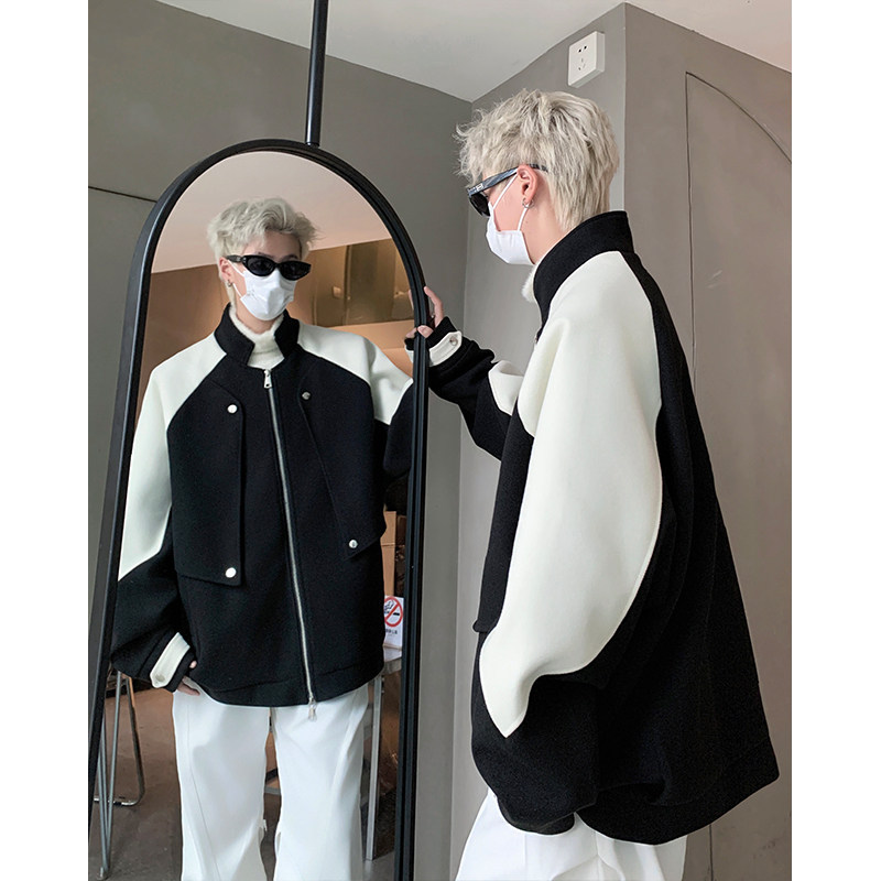 Short demi-season small coat