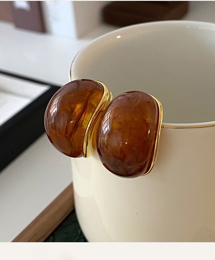 Aguja de plata Pendientes geométricos Maillard Pendientes de lujo ligero retro de nicho Pendientes de temperamento de todo fósforo de moda Sentido de alta gama al por mayor