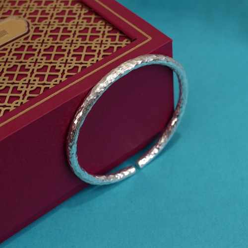 999 foot silver handmade silver hammer pattern bracelet, exquisite and simple super flash Yunnan snowflake silver bracelet solid pure circle