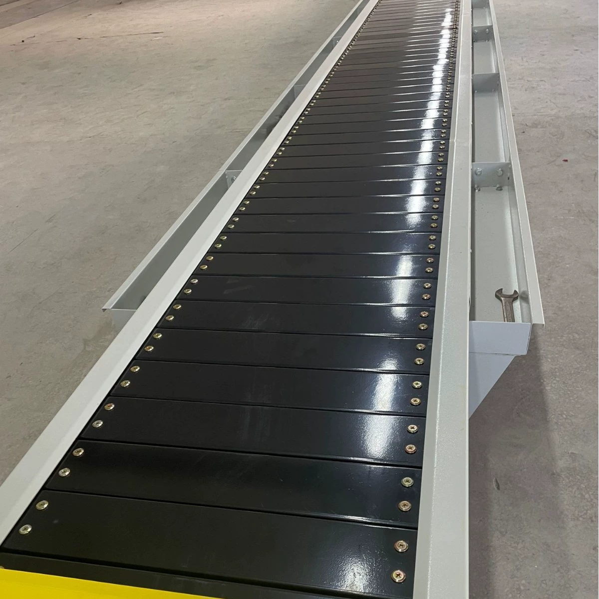 Производители напрямую поставляют производственные линии для сборки электромобилей и велосипедов.