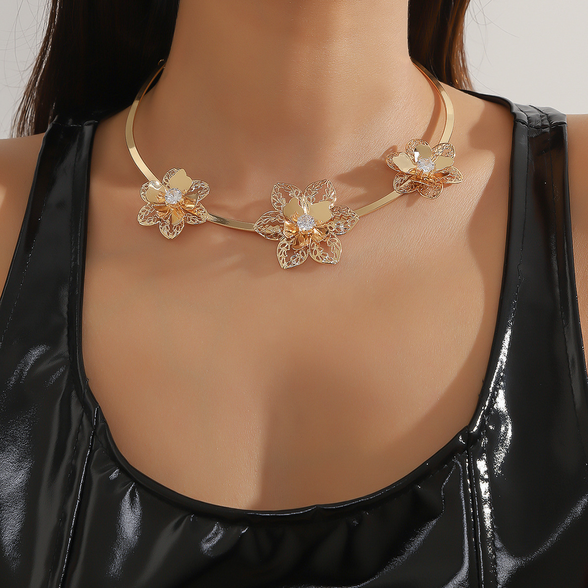 Tren transfronterizo europeo y americano collar de flores de oro aretes combinación conjunto ins pasarela personalidad simple joyería de moda