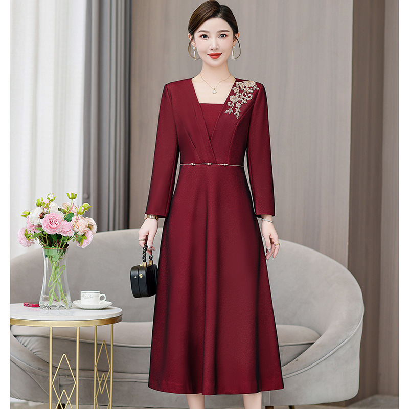 Xi mother-in-law wedding dress dress dress 2024 autumn and winter new mother dress elegant nail bead wine red dress Xi mother-in-law wedding dress dress dress 2024 autumn and winter new mother dress elegant nail bead wine red dress