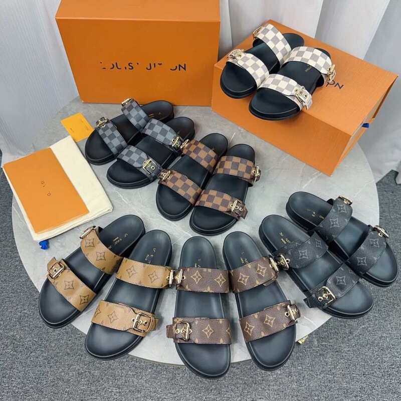 Foreign Trade European and American Beach Slippers for Women, Flat Metal Buckle Large Size Slippers for Outdoor Wear, Presbyopic Slippers