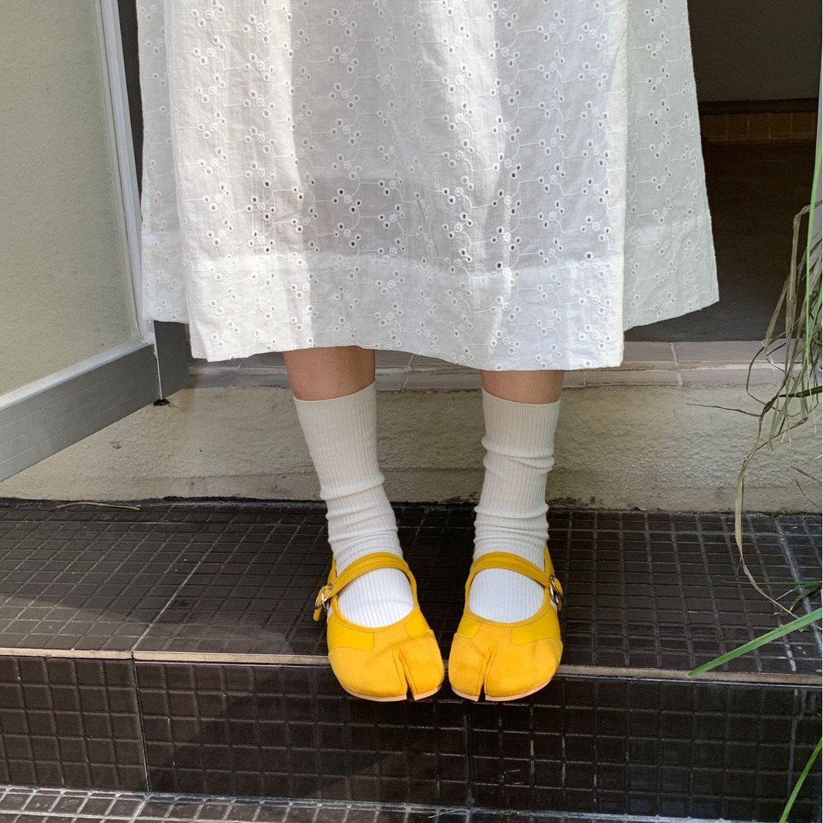 Split-toe Single 2025 New Model, Horseshoe With One-strap Buckle, Suede Retro Mary Jane Soft-soled Fashion Shoes For_vogvips.com