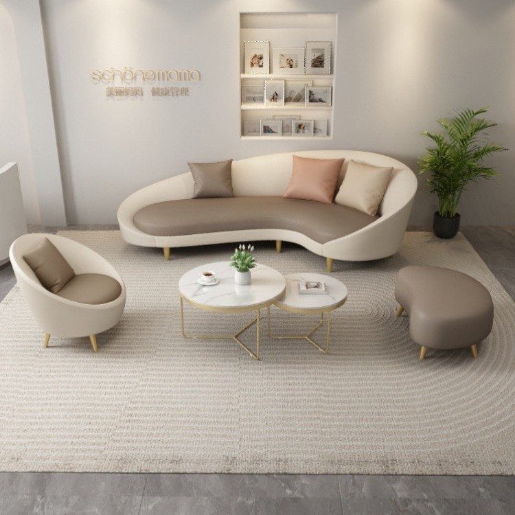 Tienda de ropa nórdica sofá moderno simple arco neto rojo en forma creativa lujo salón belleza ocio tienda recepción