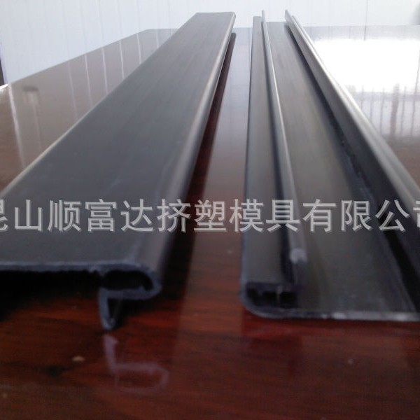 厂家供应 PVC环保料挤出异型材 PVC塑料异型材价格优惠