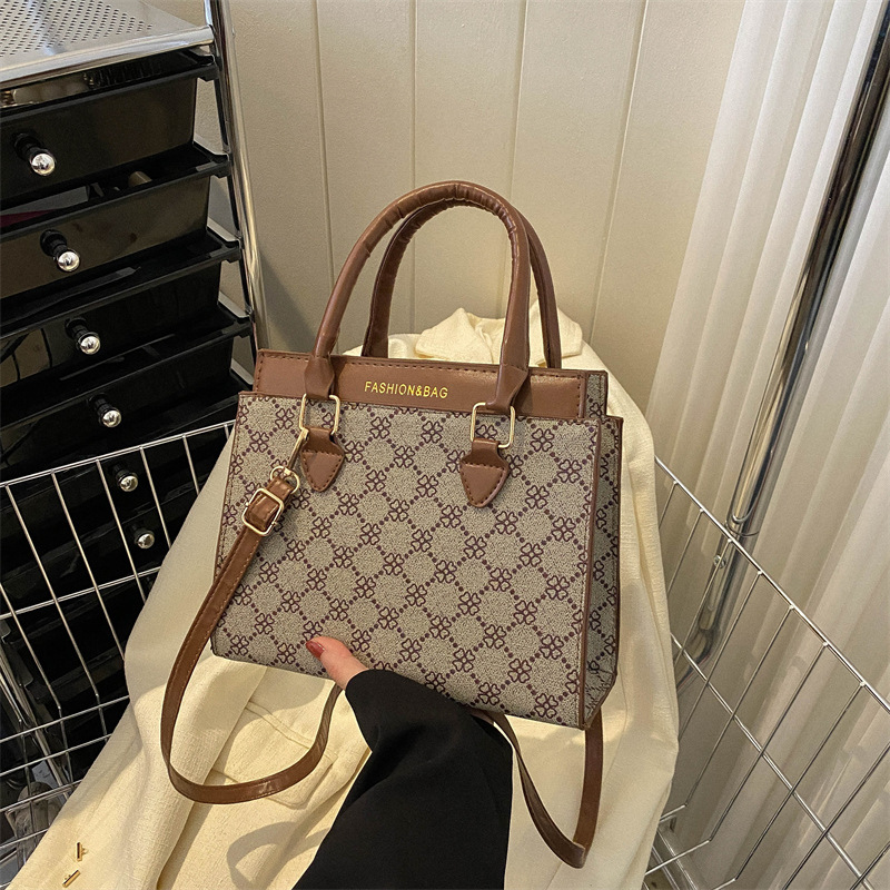 Trendy Shoulder Bag for Travel Spring New Fashion Simple Large Capacity Crossbody Bag Simple Casual Handbag