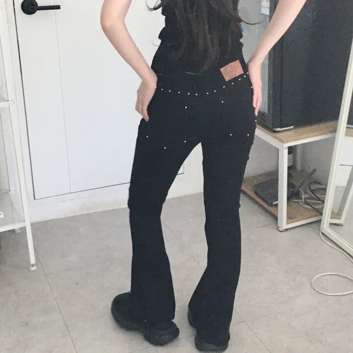 American retro rivet-decorated black flared pants, low-waist, elastic, body-hugging, slim-fit, millennial-style denim flared pants American retro rivet-decorated black flared pants, low-waist, elastic, body-hugging, slim-fit, millennial-style denim flared pants