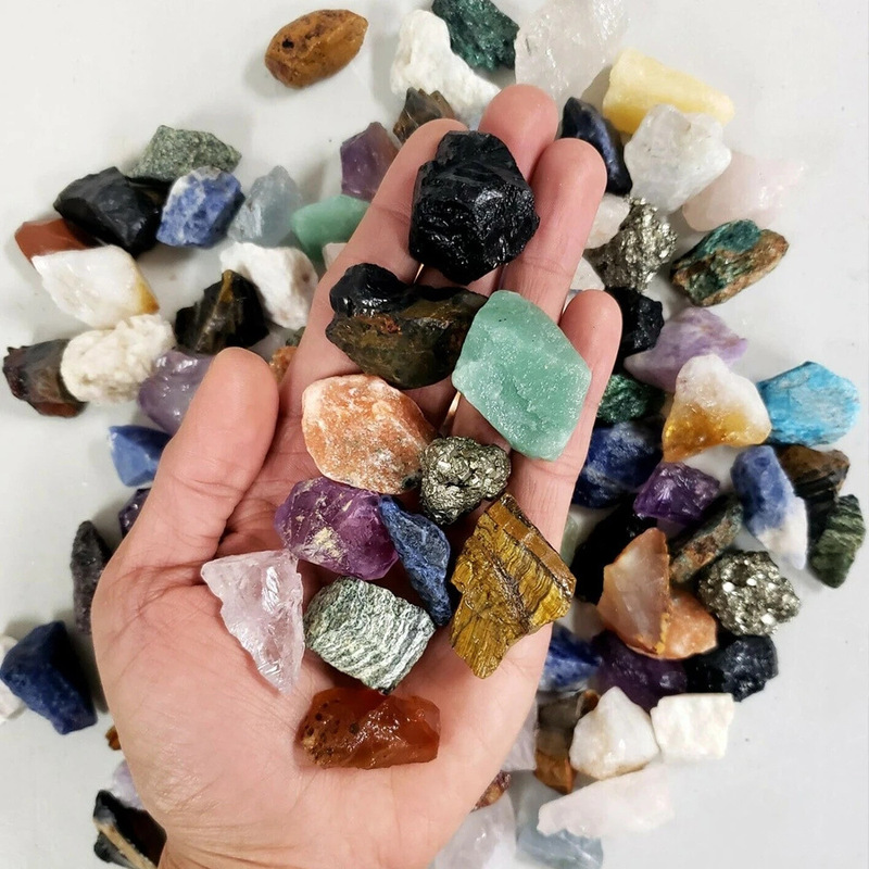 Wholesale small pieces of natural crystal raw stone mixed colorful crystal raw stone gravel expansion stone color stone ornaments