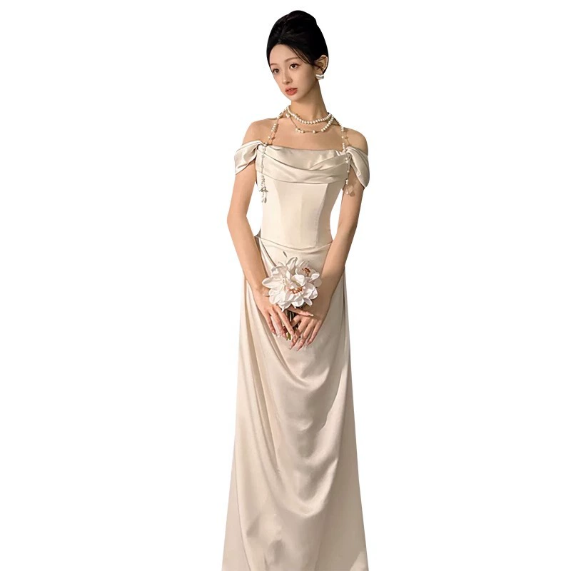 White wedding dress, french style, open shoulders, "fish tail" cut, lace dress, for import