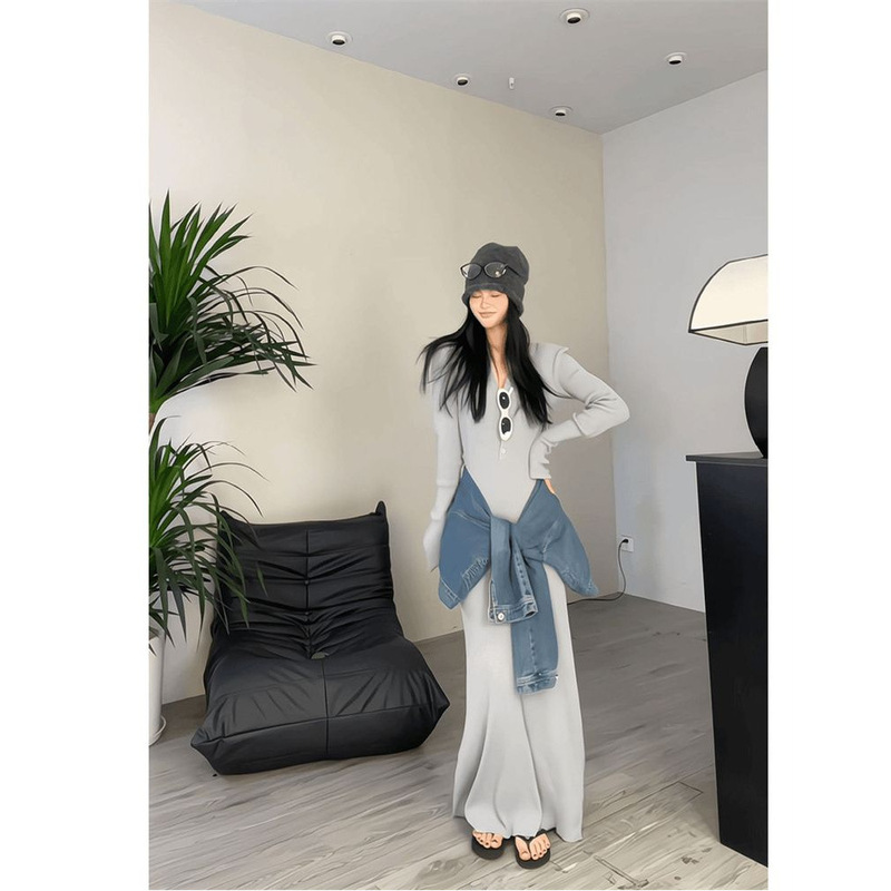 Korean-Style Chic Black Long-Sleeve Knit Dress for Women, Autumn Tea-Style New Dress with a Relaxed Feel