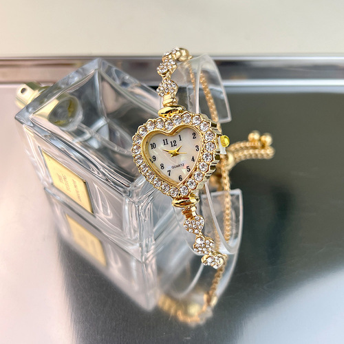 Fashionable heart-shaped ladies' watch with delicate diamond-studded floral design, free-adjustable bracelet, wholesale women's watch
