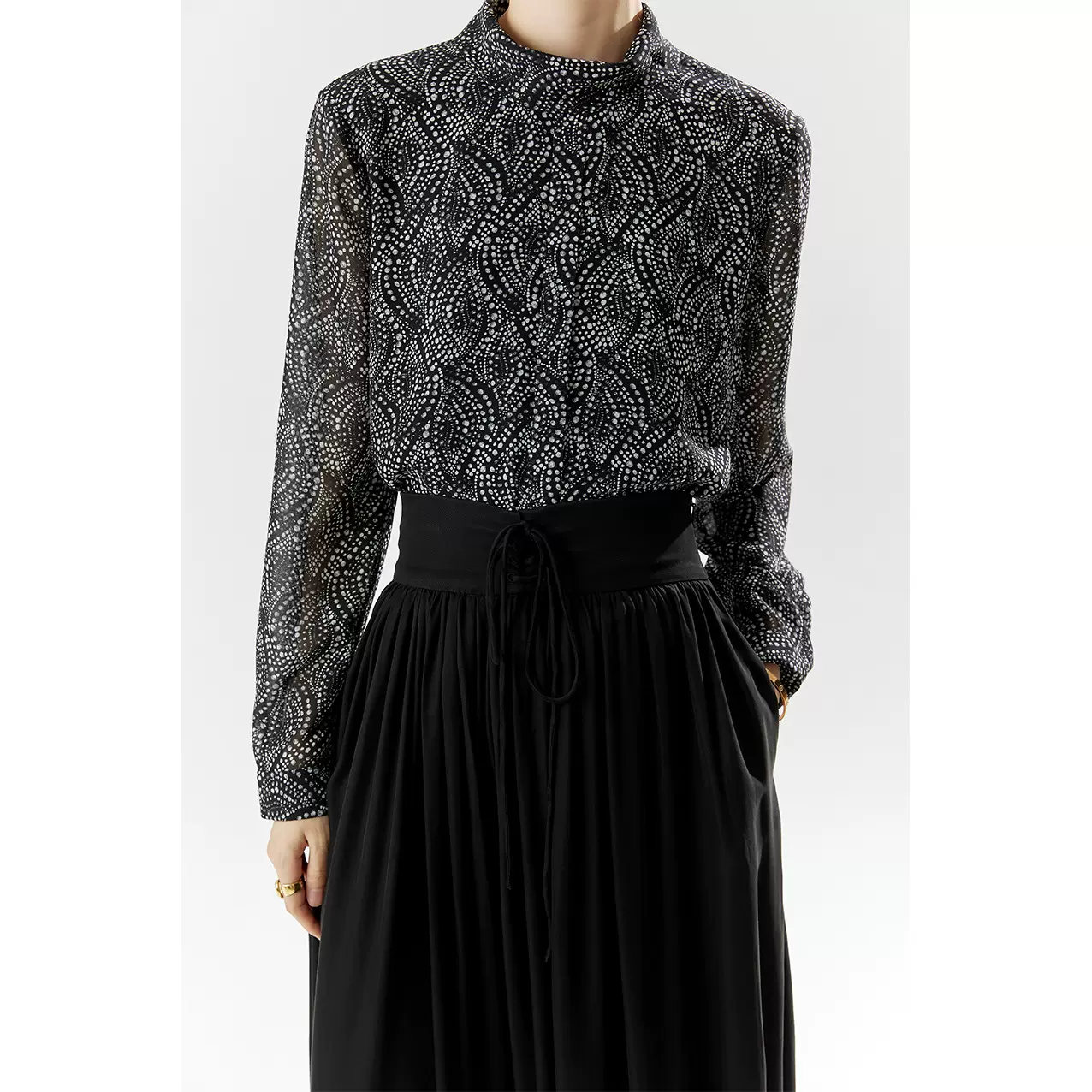 2025夏季女式立领黑色长袖印花气质通勤套头雪纺衬衫上衣通勤风