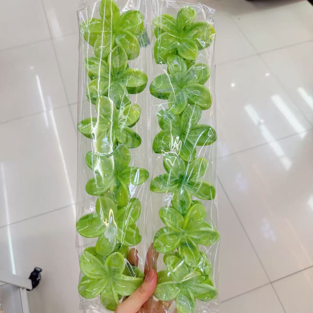 Europa y los Estados Unidos explotaron 8CM huevo flores clip de cabello de alta calidad para mujeres agarrar el cabello de tiburón color caramelo transfronterizo agarrar clip de cabello