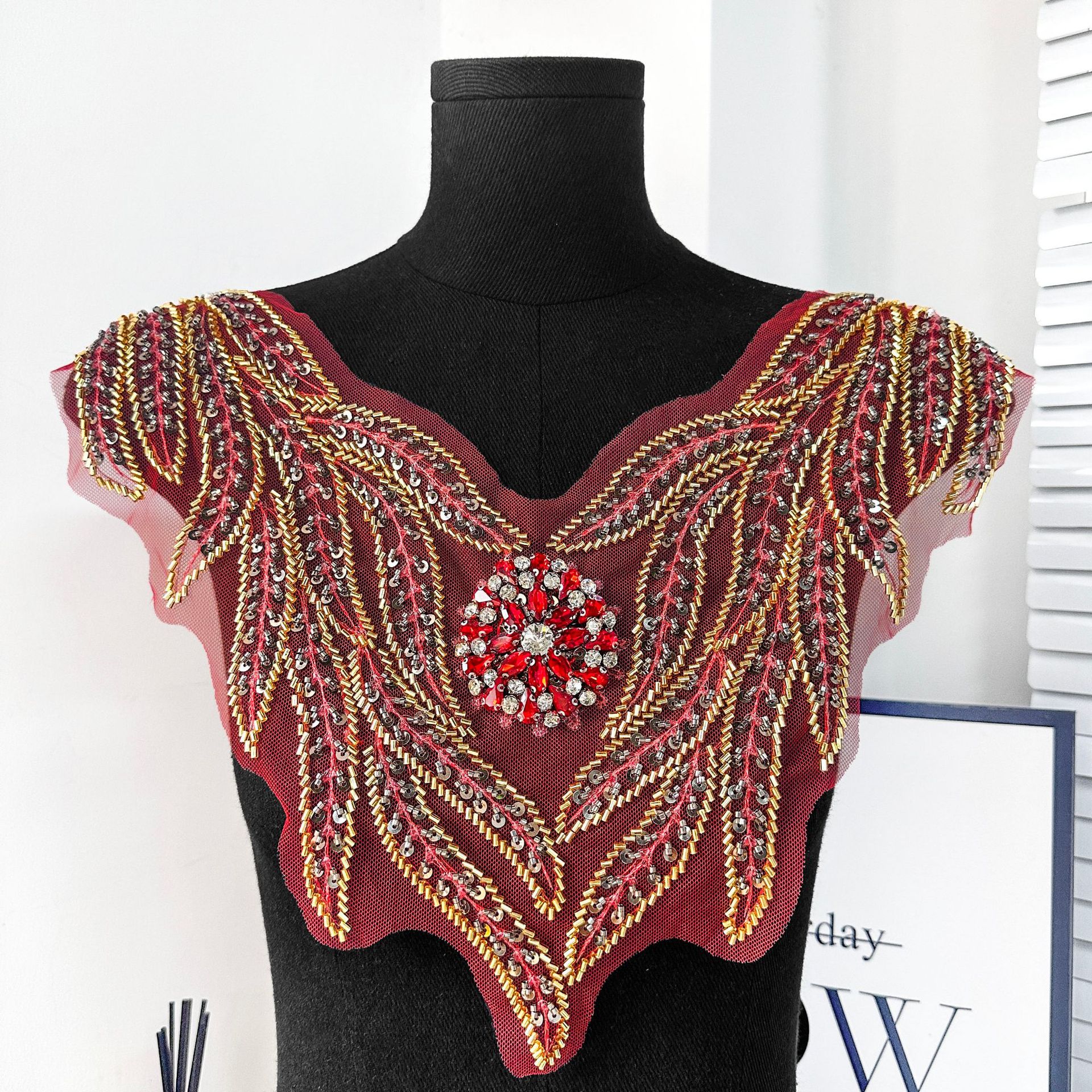 Fábrica de suministro directo de diamante de encaje parche de cuello de oro rojo decoración de piezas de ropa DIY accesorios vestido de boda vestido chino