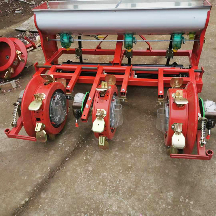 甘肃家用玉米播种机新款一垄三行玉米铺膜播种机谷子高粱点播机