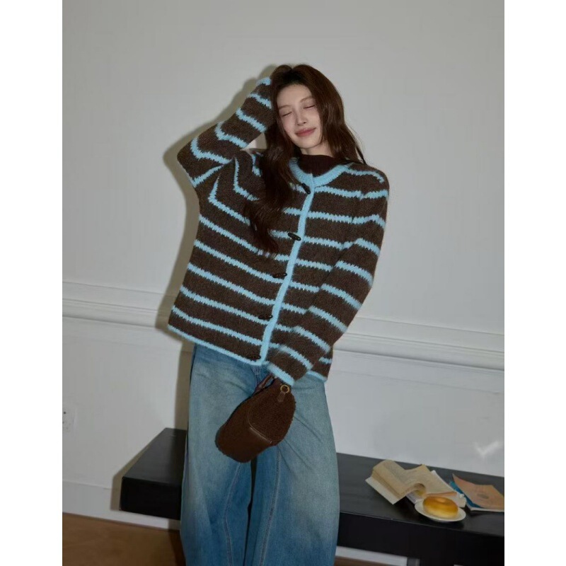 My Personal Favorite~ It Really Makes Your Skin Look Fairer! Korean-Style Egg Horn Button Cardigan, 2025 New Model, Thickened and Oversized Striped Knit Sweater My Personal Favorite~ It Really Makes Your Skin Look Fairer! Korean-Style Egg Horn Button Cardigan, 2025 New Model, Thickened and Oversized Striped Knit Sweater