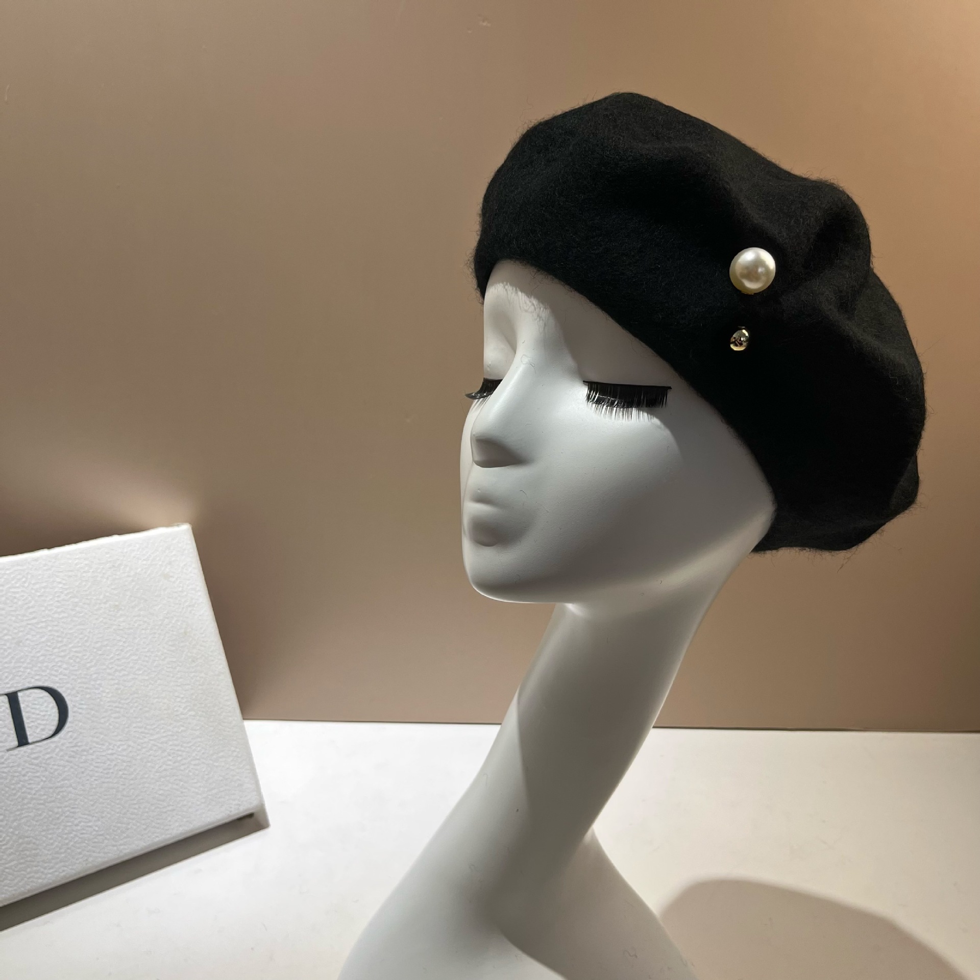 Women's Elegant Basic Simple Style Solid Color Eaveless Beret Hat display picture 1