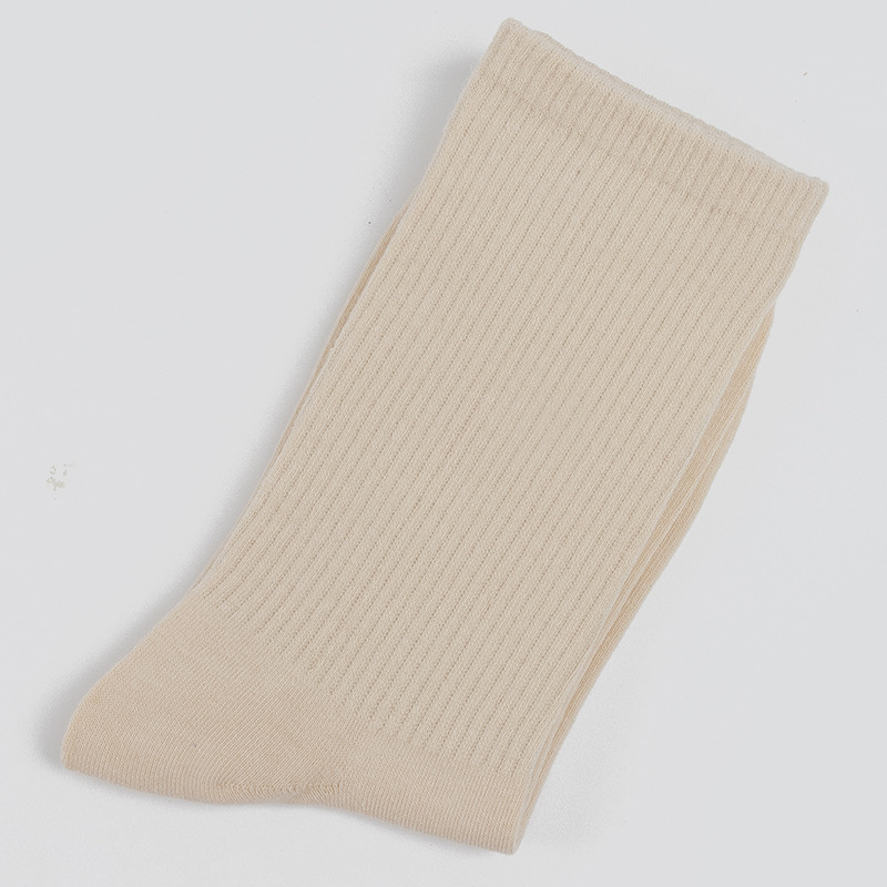 Calcetines de mujer para primavera y otoño, calcetines de algodón de color liso, versátiles y a la moda, calcetines holgados, calcetines de longitud media, calcetines deportivos que absorben el sudor, venta al por mayor.