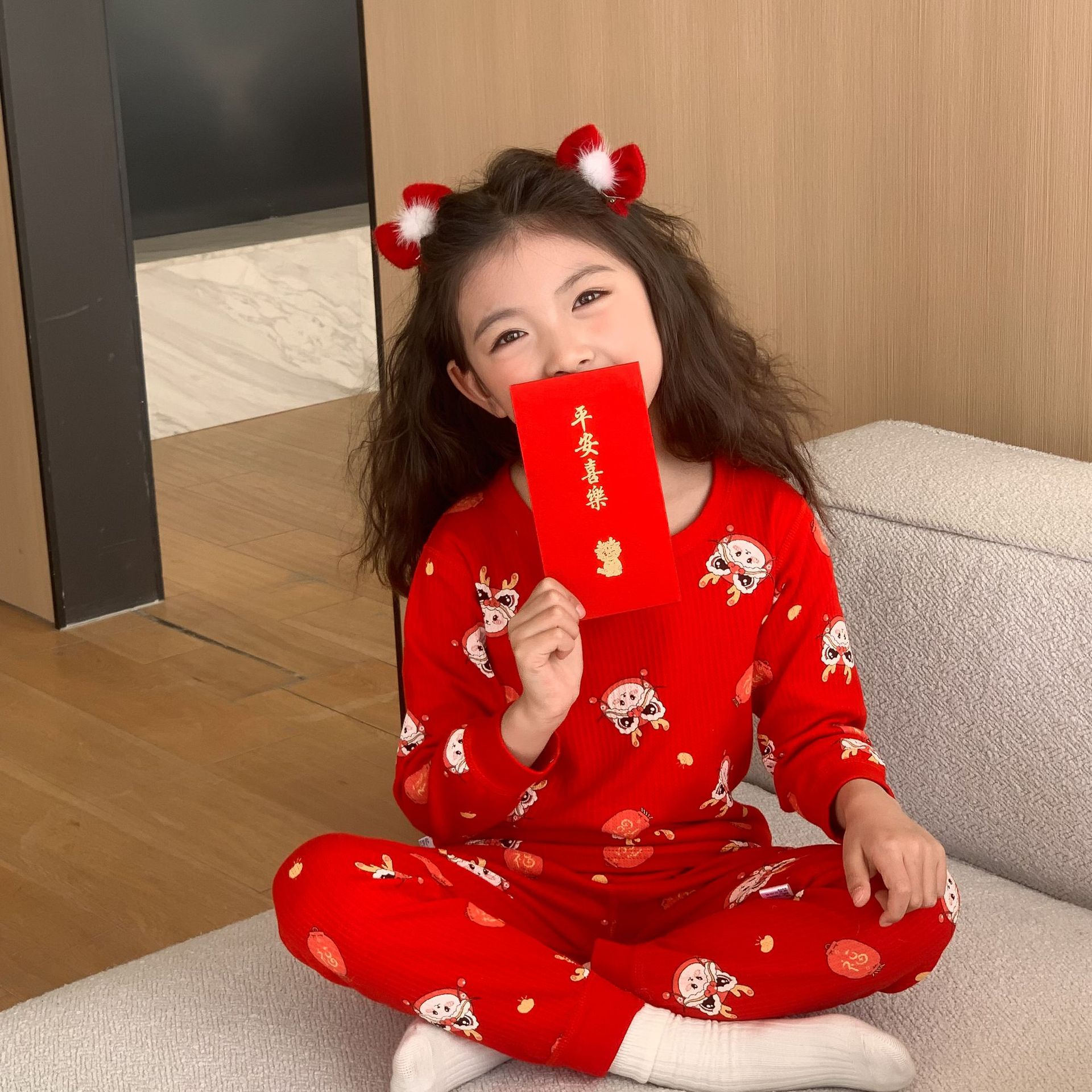 Conjunto de ropa interior de algodón para niños y niñas, ropa y pantalones rojos de otoño, versión engrosada para el año de nacimiento, pijamas y ropa de estar por casa.