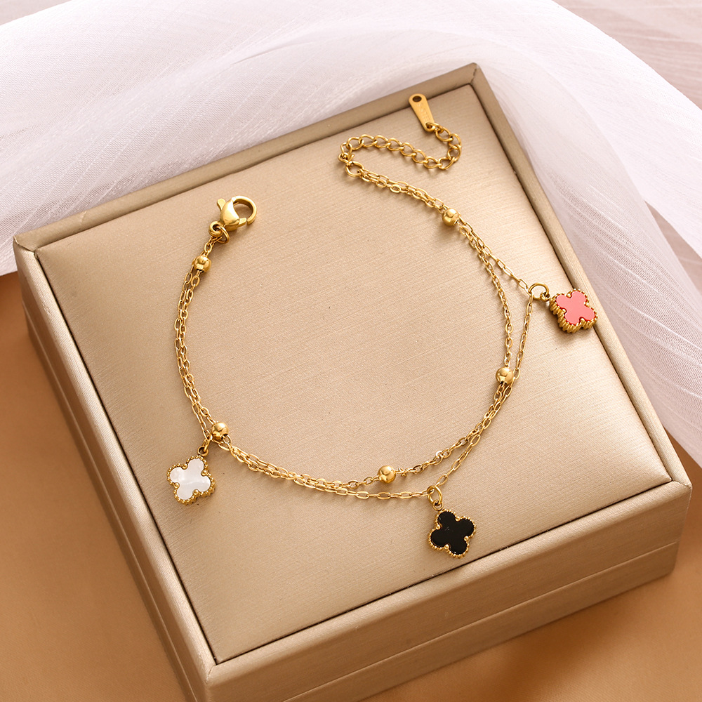 Pulsera de trébol de acero titanium vendedora caliente transfronteriza europea y americana con incrustaciones de concha pulsera colgante pulsera de diseño avanzado sin desvanecimiento al por mayor