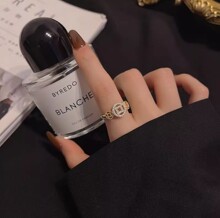 18k��ɫС���½�ָŮʽ�׺����Ї��L��ؔ�X���U�ս�r�аٴ�ָ�h
