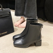 靴子女2024新款韩版厚底白色方头粗跟短靴秋冬法式高跟瘦瘦靴