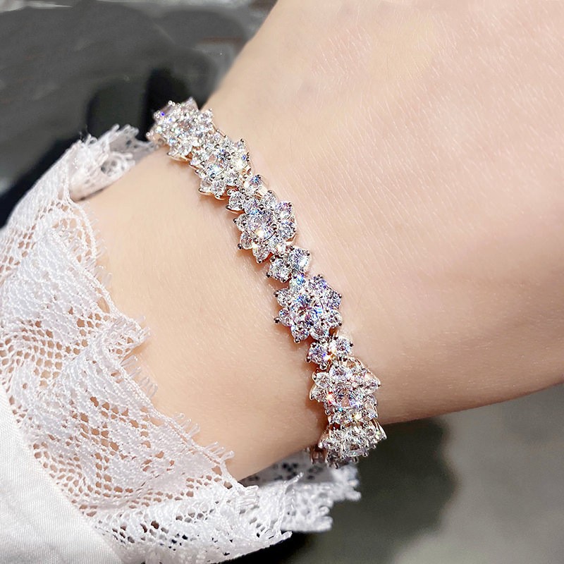 Luxe damesarmband met zonnebloemmotief, moissanite en diamanten, hoogwaardige, zwaar bewerkte bloemvormige armband._voghion.com