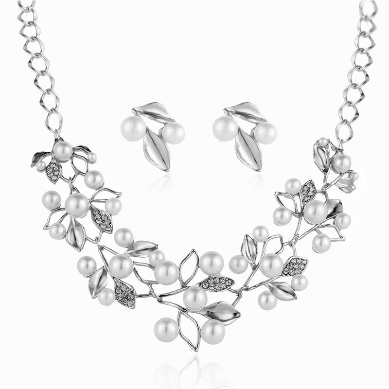 Nihaojewelry Fashion Artificial Pearl Crystal Leaf Necklace Earrings Set Wholesale Jewelry display picture 1