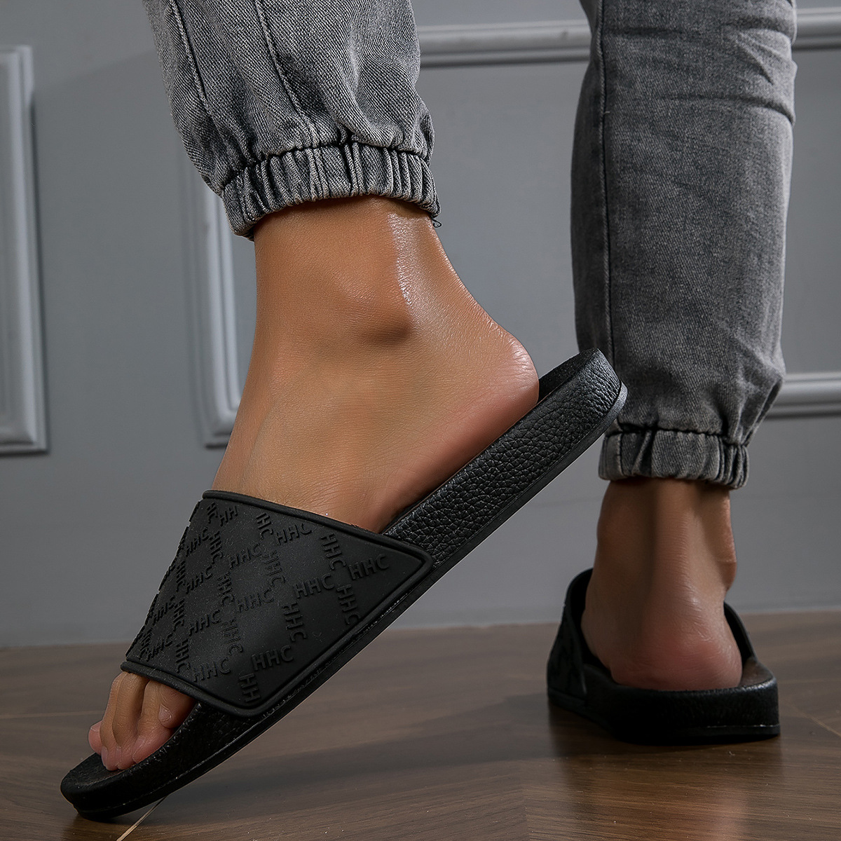 2025 verano nuevo estilo para hombres y mujeres sandalias de playa pareja al aire libre fondo suave moda antideslizante todo fósforo casual cómodo zapatillas