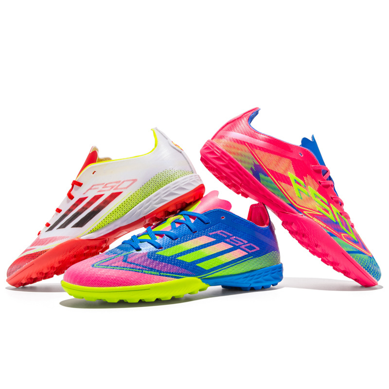 2025 nueva moda transfronteriza zapatos de entrenamiento deportivo transfronterizos clavos cortos bajos estudiantes fábrica de zapatos de fútbol juvenil