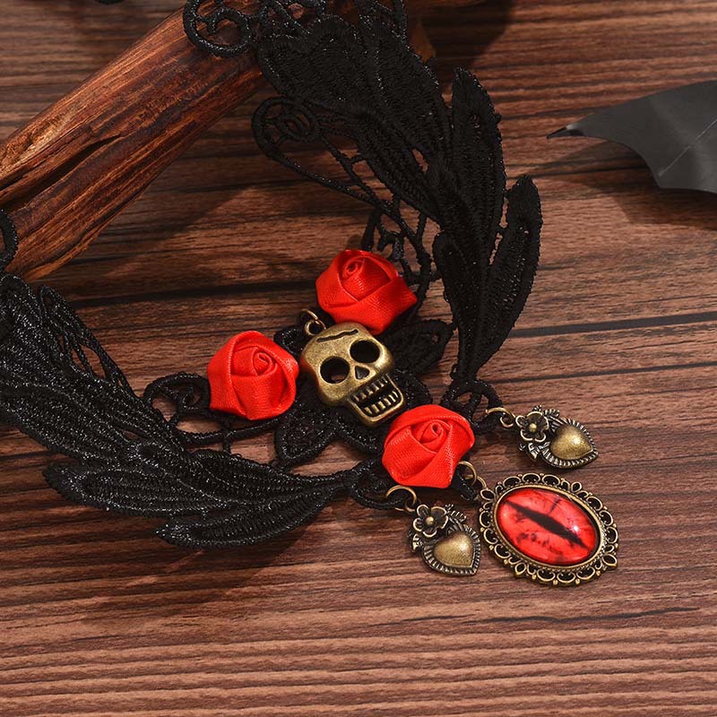 Set di biglietti di auguri di Halloween con fiori in pizzo, collana con occhi da teschio, accessorio con ciondolo scuro scavato da donna_voghion.com