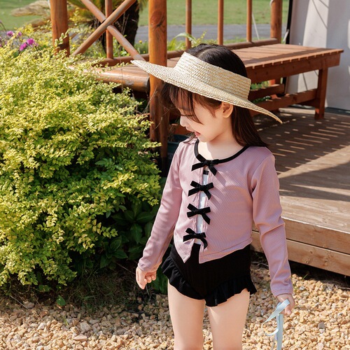 Children's swimsuit set with two-piece style, fashionable ballet girl design, cute bow, long-sleeved sun protection swimsuit