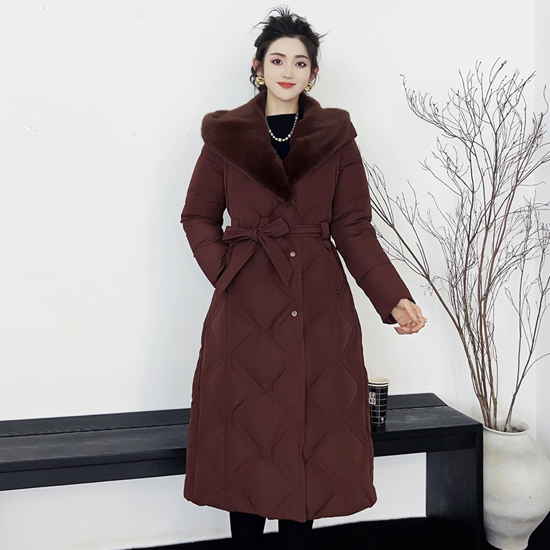 2025 invierno nuevo estilo largo temperamento cálido con solapa de pluma de algodón para mujeres delgadas dos mangas desmontables abrigo