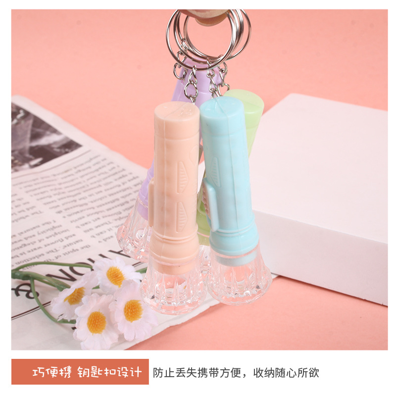 Llavero de linterna Mini linterna pequeña de plástico Iluminación de linterna Llavero luminoso Accesorios al por mayor